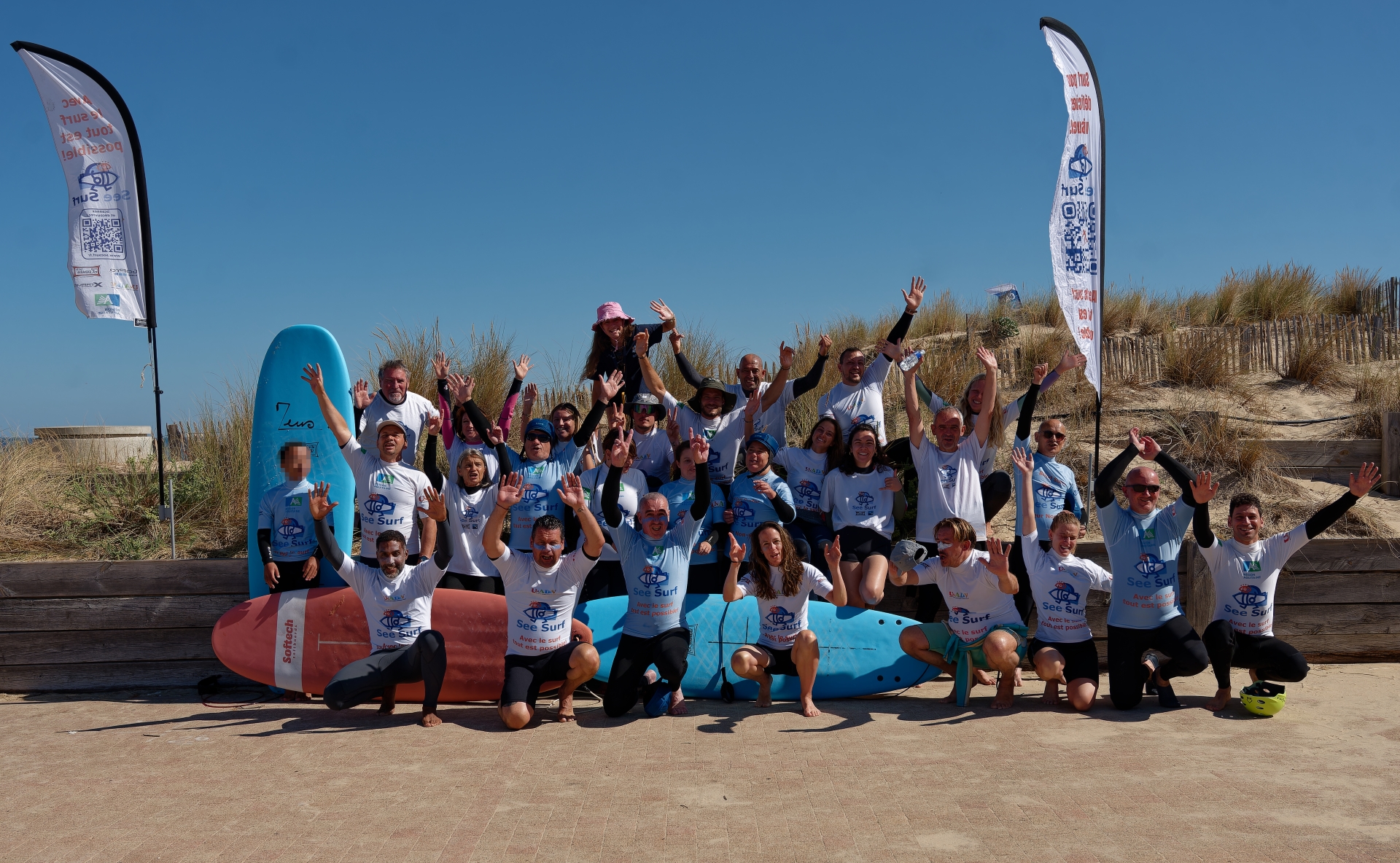 Groupe, seesurfeurs et bénévoles au Caraïbos Lacanau Pro